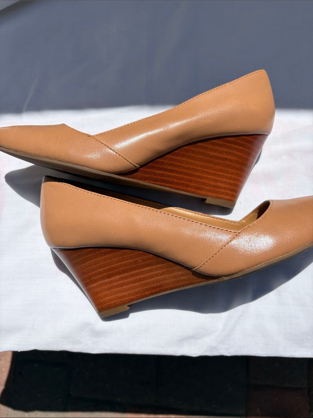 Franco Sarto Women's Tan Pointed-Toe Leather wedges - Picture 5 of 7